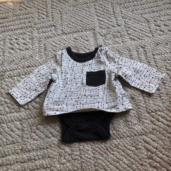 Nwot newborn outfit. - Picture 3 of 6